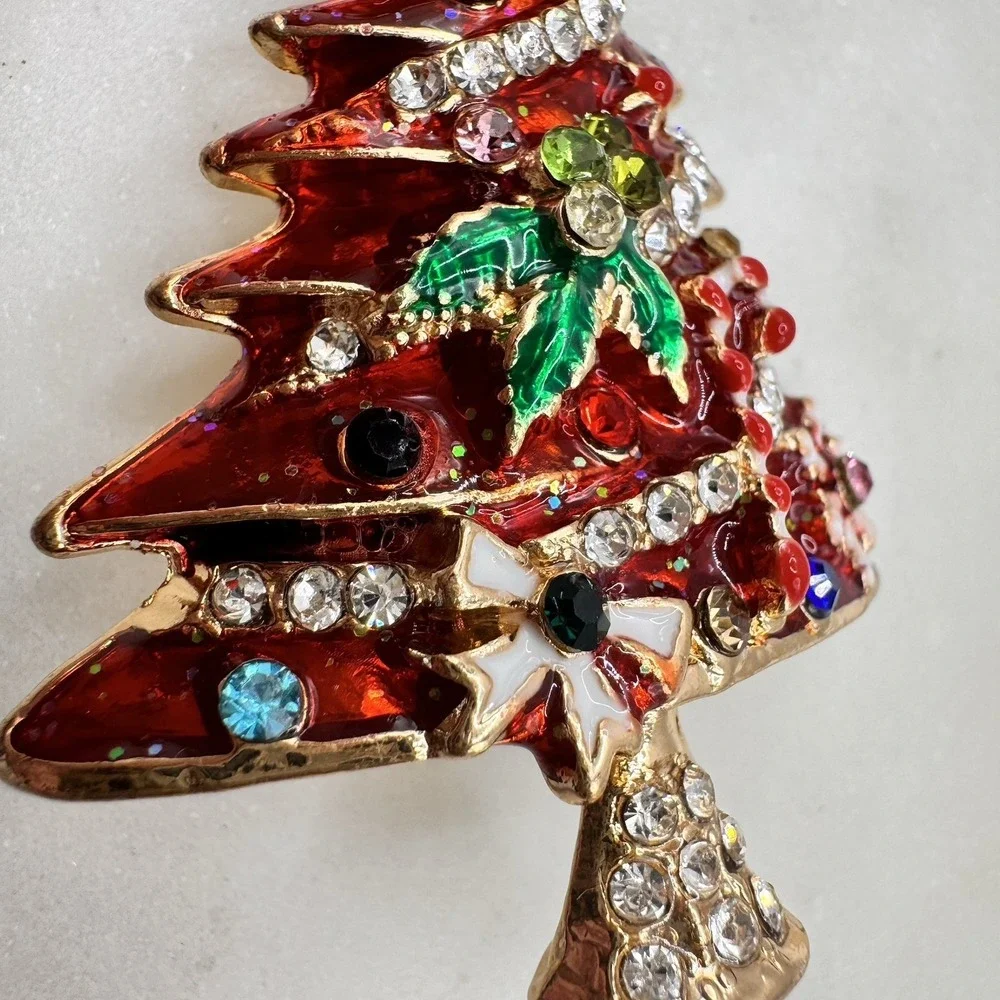 Vintage Christmas Tree Brooch Rhinestone Enamel Holiday Pin‎ Red Gold Tone Star